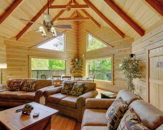 Peaceful Country Home Less Than 5 Mi to Lake Cumberland - Albany - Sala de estar