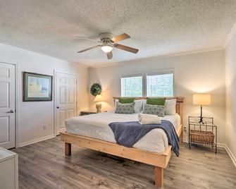 Patio and Gas Grill Charming Bluffton Escape! - Bluffton - Bedroom
