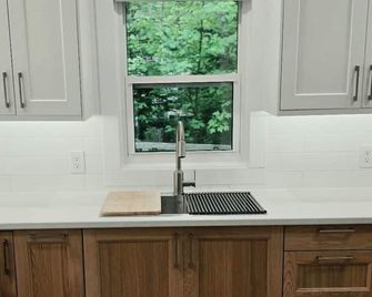 The Little Foxes Den Cottage In Cavendish Pei - Cavendish - Kitchen