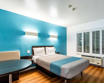 Motel 6 Fountain Valley, Ca - Huntington Beach Area - Fountain Valley - Bedroom