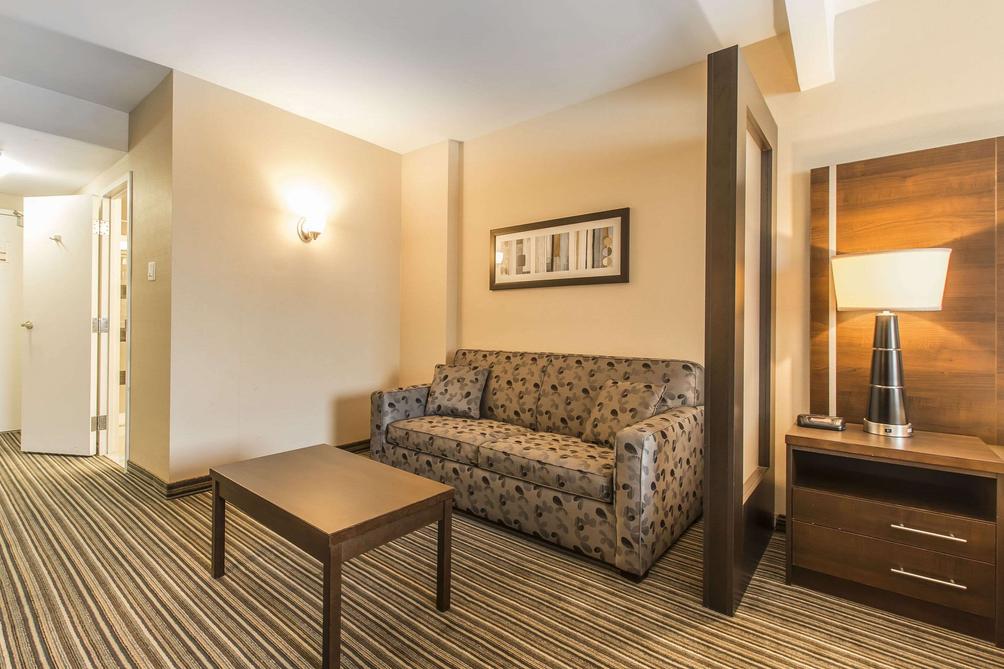 Comfort Suites Downtown C 124 C 2 0 8 Montreal Hotel