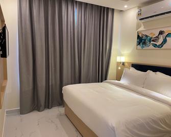 Season Inn Hotel Apartmentduqm - Duqm - Schlafzimmer
