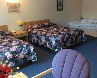 Rainbow Motel - Swift Current - Bedroom