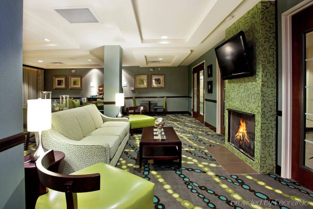 Holiday Inn Express & Suites Picayune-Stennis Space Cntr. By IHG - Picayune - Area lounge
