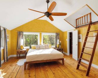 Modern Farmhouse on pristine private 12 Acres - Wallkill - Habitación