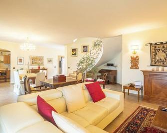 Villa il Mandorlo by VacaVilla - Passignano sul Trasimeno - Living room