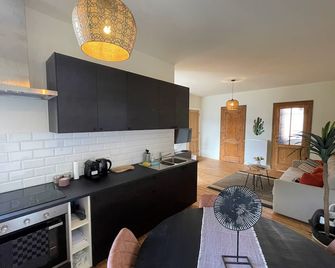 Boho Apartments 2 Bedrooms - אנטוורפן - מטבח