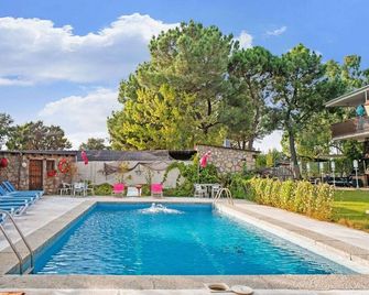 Tranquil Garden Hideaway - Galapagar - Piscina