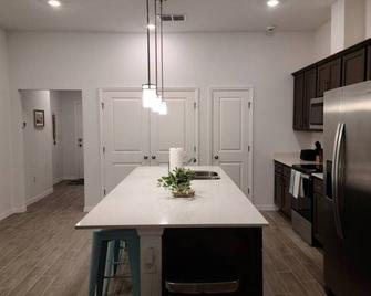 New 3bed Close to Beaches and Attractions - Palm Coast - Dining room