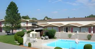 Weber Inn Kitchener - Kitchener - Piscine