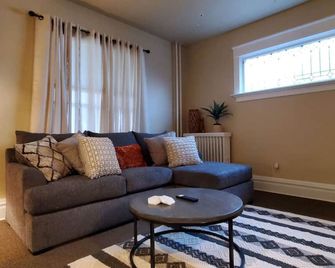 1 Bedroom Charmer in Tree-lined Historic Westmont! - Johnstown - Living room
