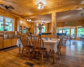 Perfect for Family Reunions/Retreats Peaceful & Quiet With Gorgeous Mtn. Views! - Chickamauga - Comedor