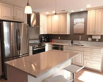 Copper Tree by the sea 412 B - Crescent City - Kitchen