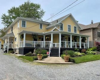 Great Place, Lots of Room & Close to the Falls! - Niagara Falls - Building