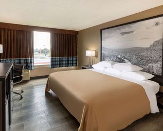 Super 8 by Wyndham Laredo - Laredo - Quarto