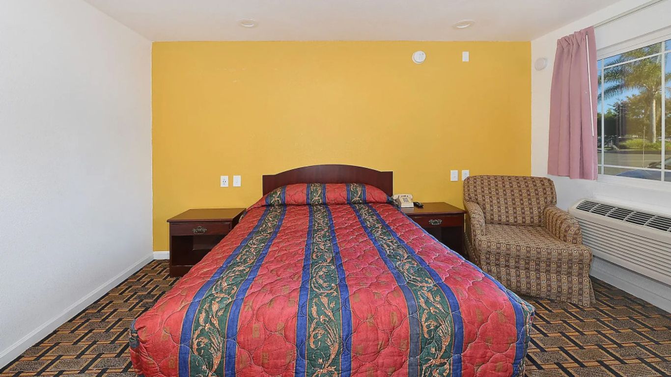 Budget Inn by 101 Bus from Downtown