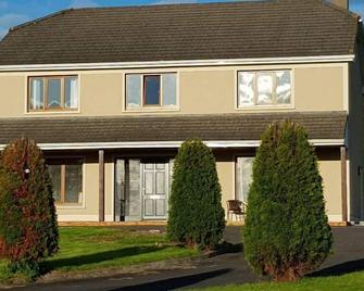 Barr An Chnoic Holiday - Nenagh - Building