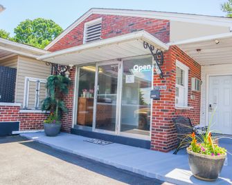 The Lancaster Motel By OYO Ronks Near Paradise - רונקס - בניין