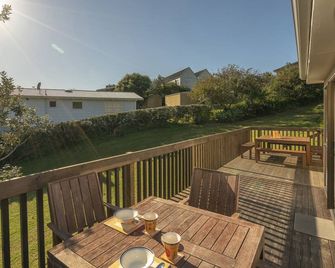 Hideaway - Onemana Holiday Chalet - Whangamata - Balkon