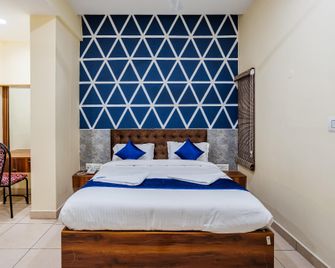 Vivelaa Hotels and Restobar - Pondicherry - Bedroom
