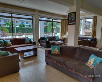 Maricosta Apartments - Protaras - Wohnzimmer