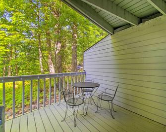 Wintergreen Resort Studio with Deck and Ski-Out Access - Roseland - Balcón