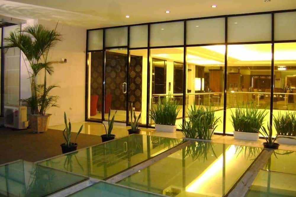 Travello Hotel Manado - מאנאדו - לובי