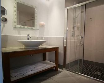 Hotel Au Bon Coin du Lac - Mimizan - Badkamer