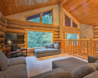 Riverfront Gold Bar Log Cabin Near Stevens Pass! - Gold Bar - Sala de estar