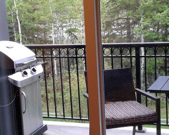 Two Bedroom Condo Canmore close to downtown, pool and gymbr - Canmore - Balkon