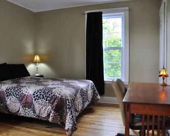 Moncton Suites - 81 Maple Street - Moncton - Bedroom