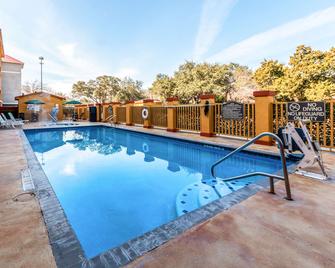 Quality Inn & Suites SeaWorld North - San Antonio - Kolam