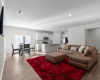 Elegant Townhouse Retreat Near Mall Of Georgia - Buford - Huiskamer