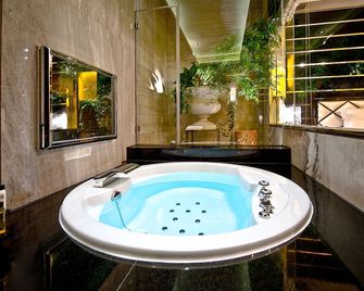 Royal Group Motel Ming Zu Branch - Kaohsiung City - Μπάνιο