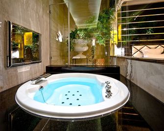 Royal Group Motel Ming Zu Branch - Kaohsiung - Bad