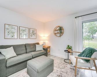 Modern Florida Bungalow 3 Miles to Winter Garden! - Montverde - Sala de estar