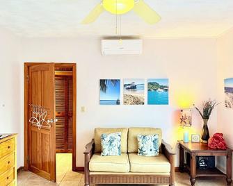 Sea Breeze @ West Bay Mall, Roatan. - West Bay - Living room