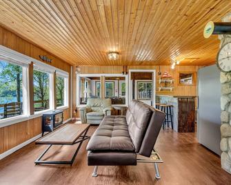 Eagles Rest on Kentucky Lake- peaceful spot for vacation overlooking the lake - Waverly - Sala de estar