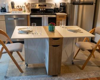 Brand New Uptown 1br Apartment: Safe, Walkable - Martinsville - Essbereich
