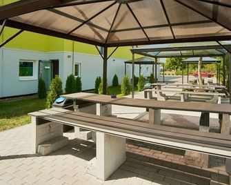 City Inn Magdeburg - Magdeburg - Patio