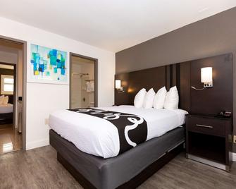 SureStay Hotel by Best Western Seaside Monterey - Seaside - Camera da letto