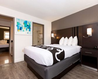 SureStay by Best Western Seaside Monterey - Seaside - Schlafzimmer