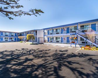 SureStay Hotel by Best Western Seaside Monterey - Seaside - Bygning