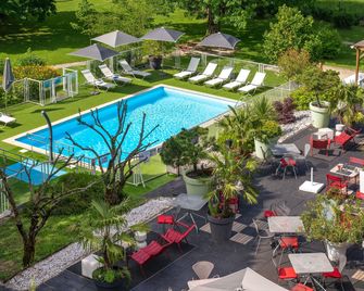 Novotel Grenoble Nord Voreppe - Voreppe - Pool