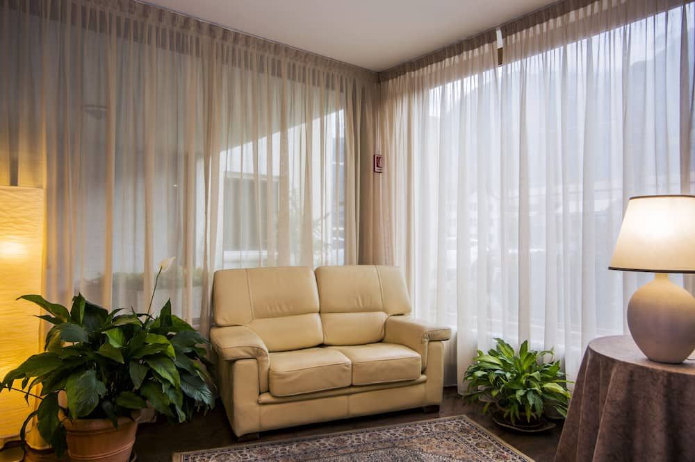 Hotel Le Pageot - Aosta - Living room