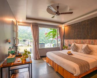 Moustache Rishikesh Riverside Resort - Rishikesh - Bedroom