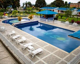 Hotel & Resort Villa del Sol - Tumaco - Piscina