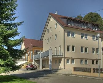 Landhotel Gasthof am Berg - Temmenhausen - Gebäude