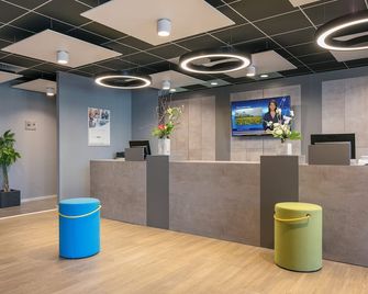 Hotel Berlin Lichtenberg - Berlin - Front desk