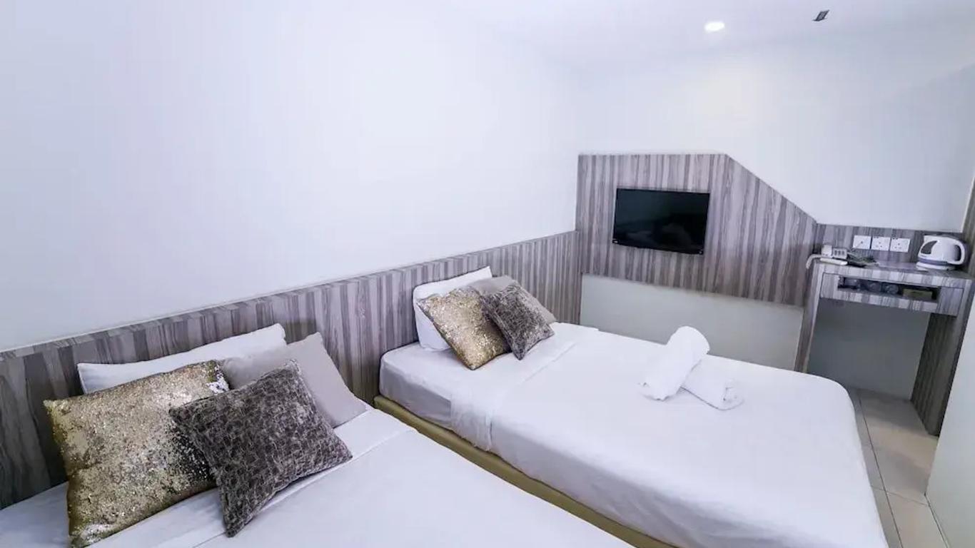 إم 2 هوتل ميلاكا